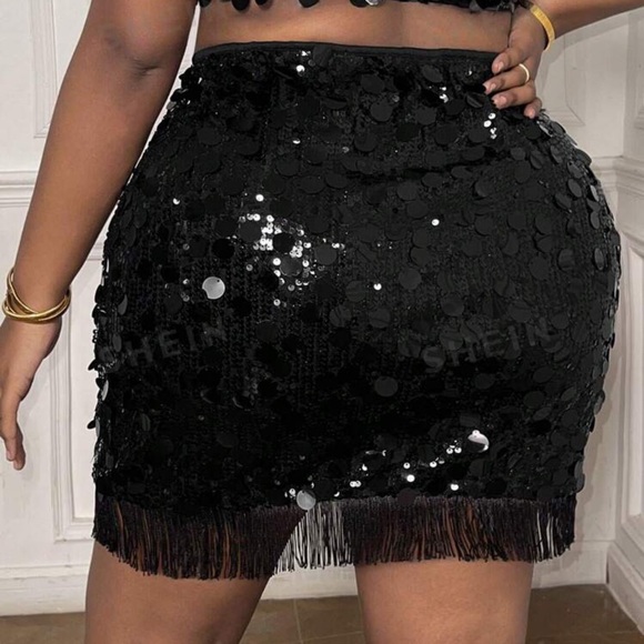 🪩 PLUS Sequin Skirt 🪩 - Picture 2 of 4